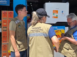 Durante fiscalização, 45 Lojas do Centro de Arapiraca são notificadas por poluição sonora