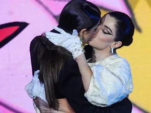 Vídeo: Gkay e Boca Rosa dão beijão em evento: “O poder da boquinha”