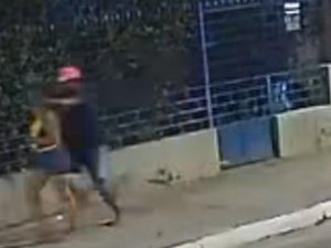 Mulher é morta a facadas na Ponta Verde; homem em situação de rua é apontado como suspeito