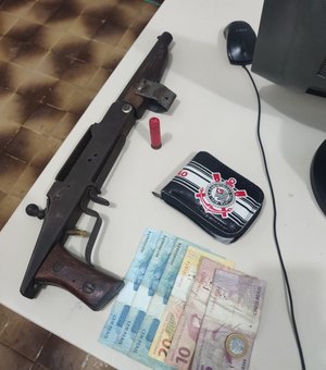 Jovem de 24 anos é preso por porte ilegal de arma de fogo, em Arapiraca