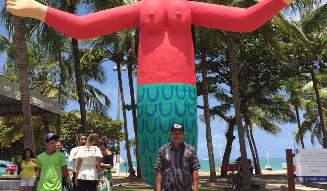 Escultura de Sereia gigante é nova atração turística na orla da Pajuçara