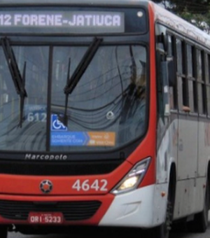 Passageiro esfaqueia motorista de ônibus após discussão por ter subido sem pagar