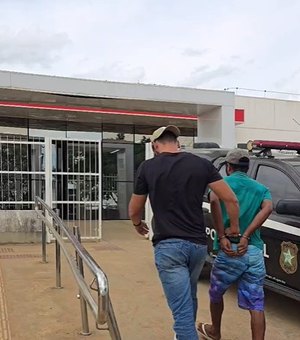 Homem é preso suspeito de fraudar cartão da mãe e incendiar a casa dela em Coité do Nóia