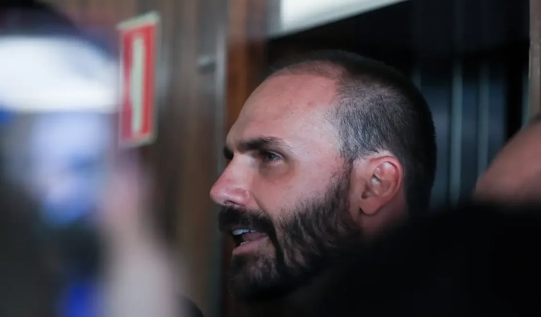 Moraes diz que Eduardo Bolsonaro está nos EUA para fugir da lei