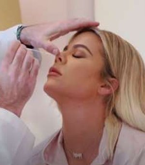 Em novo teaser de reality show, Khloé Kardashian faz teste após apresentar sintomas de coronavírus