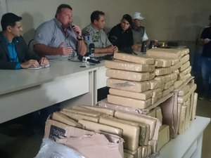 Policia apreende mais de 100 kg de maconha em Arapiraca