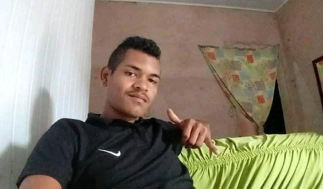 Jovem é assassinado à tiros na orla marítima de Japaratinga