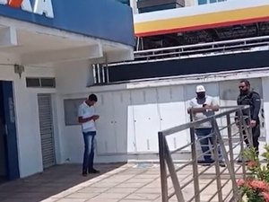 Dois homens são presos após tentativa de golpe em agência bancária na Ponta Verde