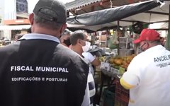 Fiscais da prefeitura acompanham reordenação de ambulantes em Arapiraca