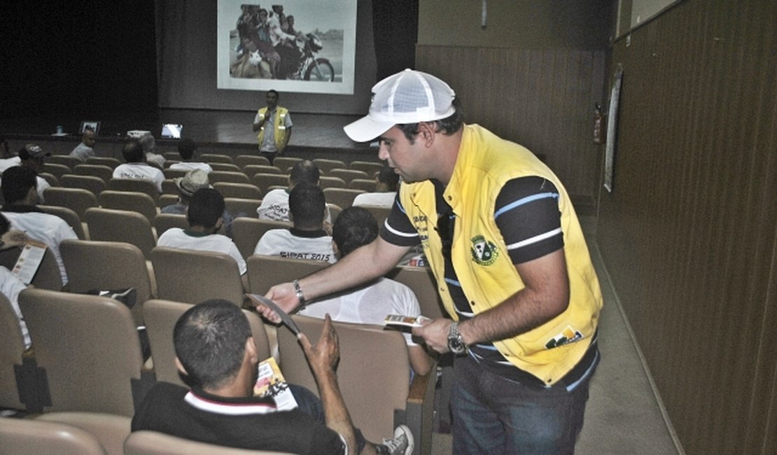 SMTT realiza palestra sobre direção defensiva na SIPAT da Eletrobras