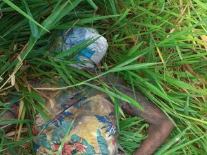 Corpo de adolescente é encontrado com sacola plástica na cabeça
