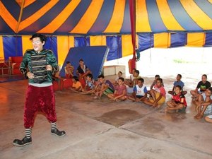 Palhaço do Le Cirque dá oficina para alunos da Escola de Circo