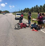  Colisão entre carro de passeio e moto deixa homem ferido
