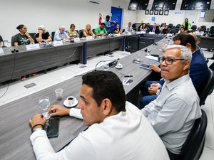 Reajuste dos servidores: Governo de Alagoas confirma queda na arrecadação, mas mantém diálogo com categorias