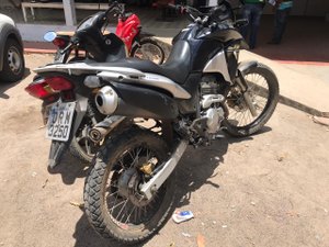 Policia recupera em matagal motos roubadas em Arapiraca