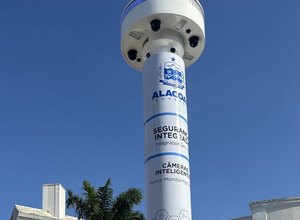 Arapiraca recebe totem de segurança com câmeras de reconhecimento facial