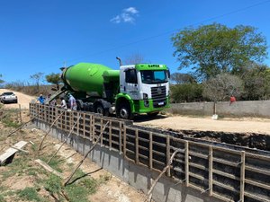 Obras de recuperação da ponte em Poço da Onça têm ritmo intensificado