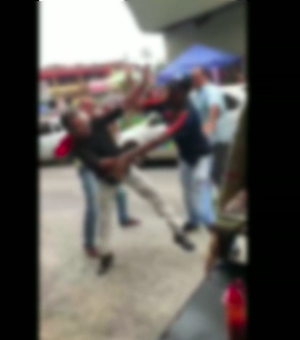 [Vídeo] Motoristas de táxi-lotação são flagrado brigando em ponto do Centro de Maceió