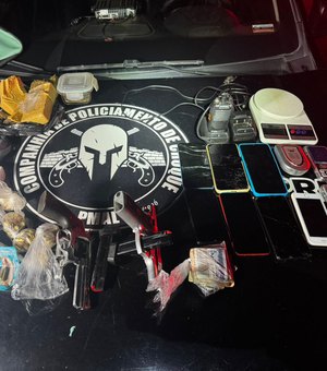 PM prende dupla com armas de fogo e mais de 3kg de drogas no Jacintinho