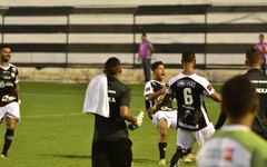 Elenco do ASA comemora gol contra o Jacuipense
