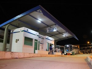 Suspeito tenta fugir da perseguição policial mas é alcançado e preso