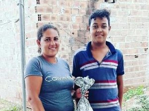 Adolescente arrecada alimentos para ação social em comunidade carente de Arapiraca