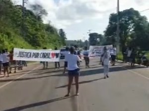 Moradores de paripueira fecham avenida em protesto a vítima de atropelamento