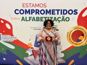 Japaratinga recebe Selo Ouro de compromisso nacional com a alfabetização