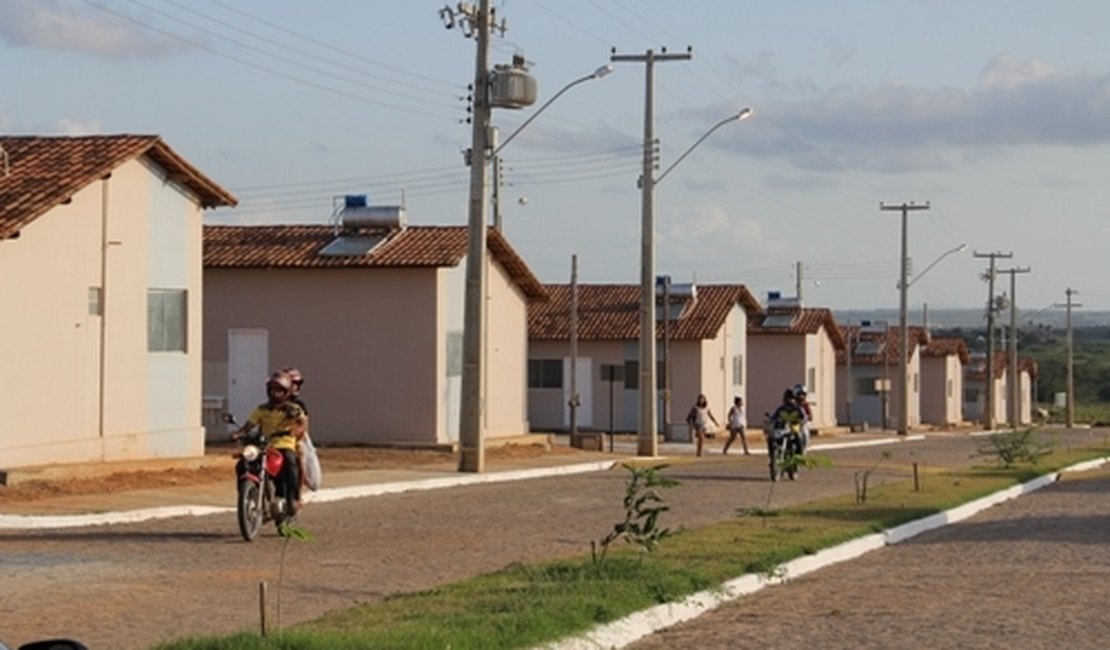 Bandidos invadem casa em Arapiraca e roubam R$ 1.800