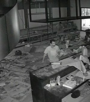 Homens são filmado furtando loja em reforma na Av. Ceci Cunha, em Arapiraca