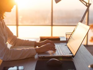 Viajar sem sair de casa, aprendendo espanhol online