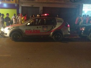 Motorista de ônibus colide contra viatura policial