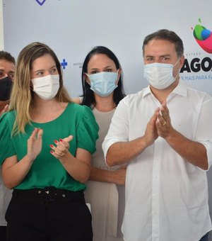 Cibele Moura participa de cerimônia que inicia vacinação contra Covid em Alagoas: “Vitória da vida”