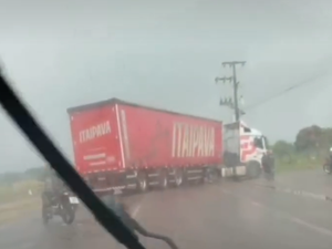 Motociclista escapa por pouco de ser atingido por caminhão na AL-220