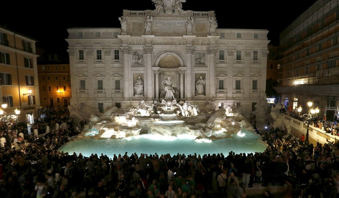Prefeitura de Roma e Igreja brigam por moedas jogadas em fonte 