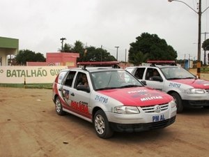 Menor tenta subornar policiais para não  ter o carro apreendido