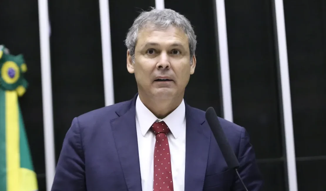 Deputado do PT aciona PF e PGR contra Flávio Bolsonaro