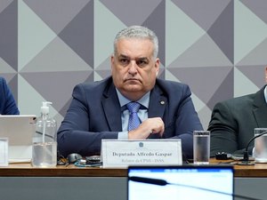 Sob relatoria de Alfredo Gaspar, CPMI do INSS avança com aprovação da quebra de sigilos de Lulinha e do Banco Master