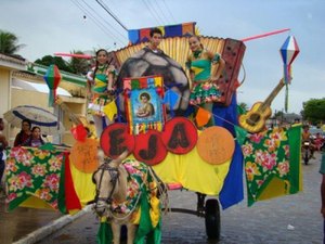 Carroceata promete espetáculo de cores, criatividade e shows nesta sexta (14) em Limoeiro de Anadia