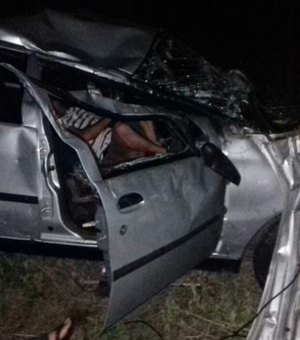 Um bebê e um homem morrem e outras onze ficam feridas em grave acidente em Alagoas