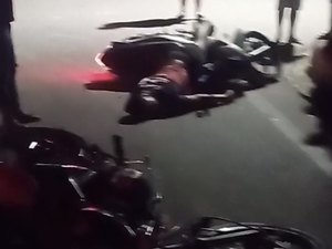 Motociclistas ficam feridos após acidente em cruzamento de São Luís do Quitunde