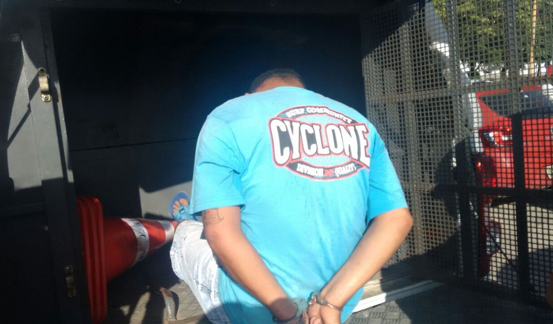 Polícia prende dois homens com mais de 2 kg de maconha em Maceió
