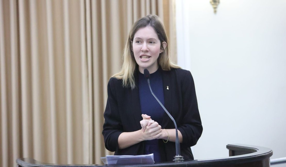 Cibele Moura propõe projeto de educação contra violência doméstica nas escolas de Alagoas