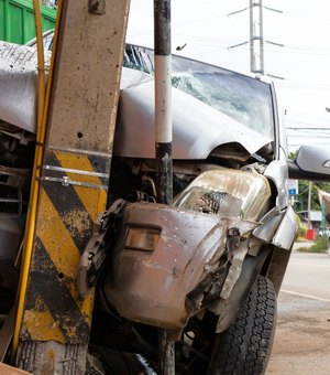 Maio Amarelo: Equatorial alerta condutores após registrar mais de 2,4 mil colisões contra postes em AL