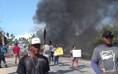 Manifestantes bloqueiam AL 101 Norte em Maragogi