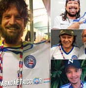Em Salvador, Esporte Clube Bahia distribui camisas com torcedores ilustres 