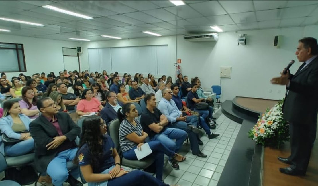 Contadores lotam 'Bate-Papo com a Receita' em Arapiraca