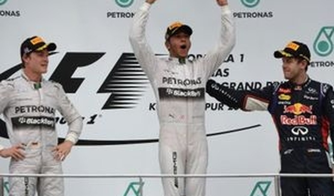 De ponta a ponta, Hamilton vence o GP da Malásia de Fórmula 1