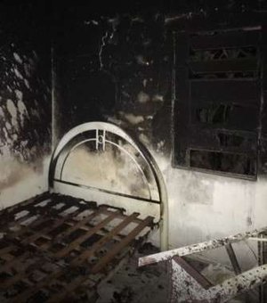 Incêndio destrói primeiro andar de residência no Antares