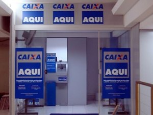 Bandidos usam marreta para roubar terminal do Caixa Aqui
